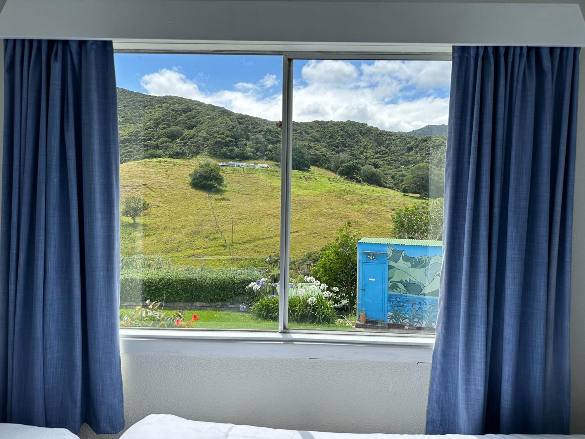Pohutukawa Coastal Chalets Coromandel Szoba fotó