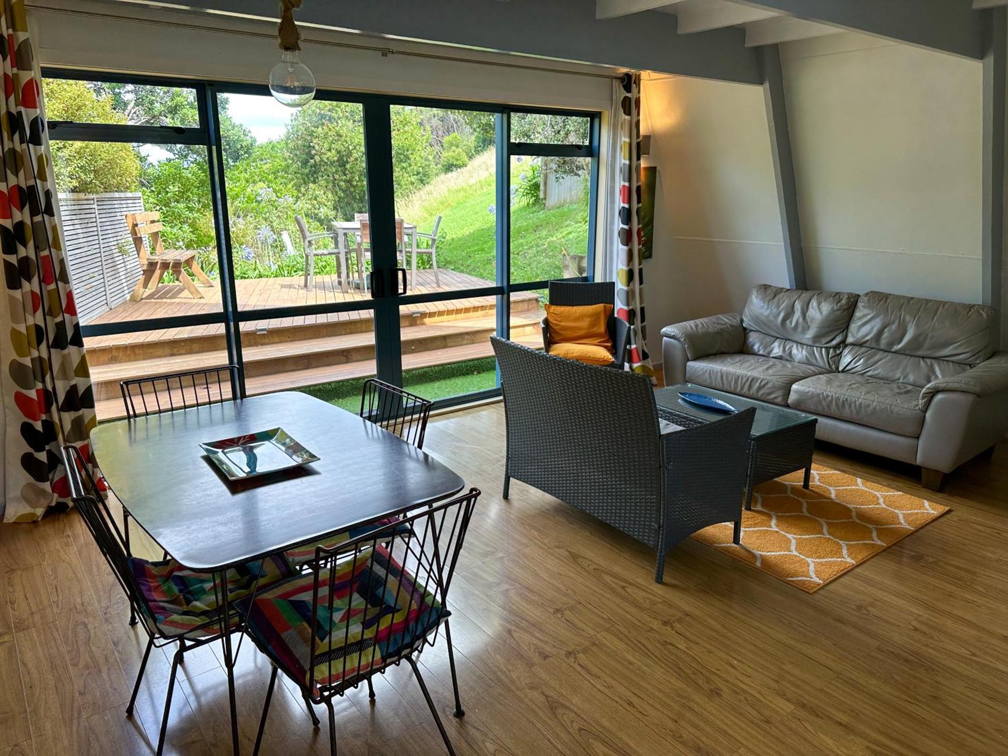 Pohutukawa Coastal Chalets Coromandel Szoba fotó
